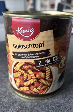 Dose Gulasch mit Nudeln