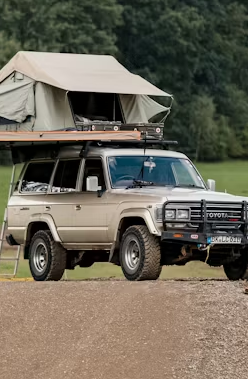 Toyota Jeep mit Dachzelt